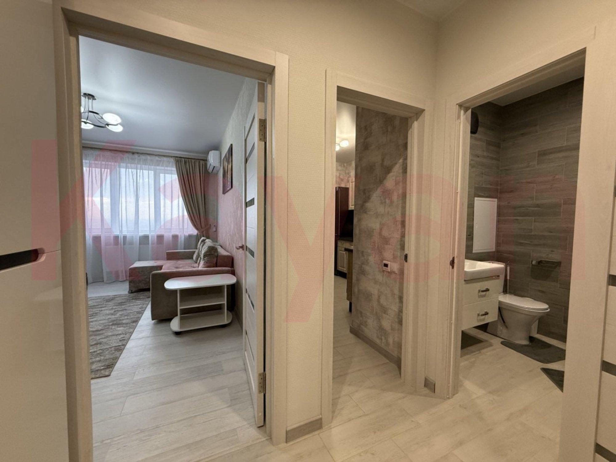 Сдать квартиру за 30 000 рублей на Российская ул.