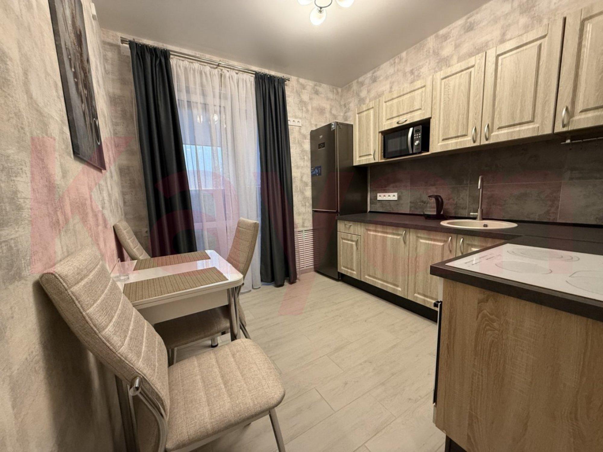 Сдать квартиру за 30 000 рублей на Российская ул.