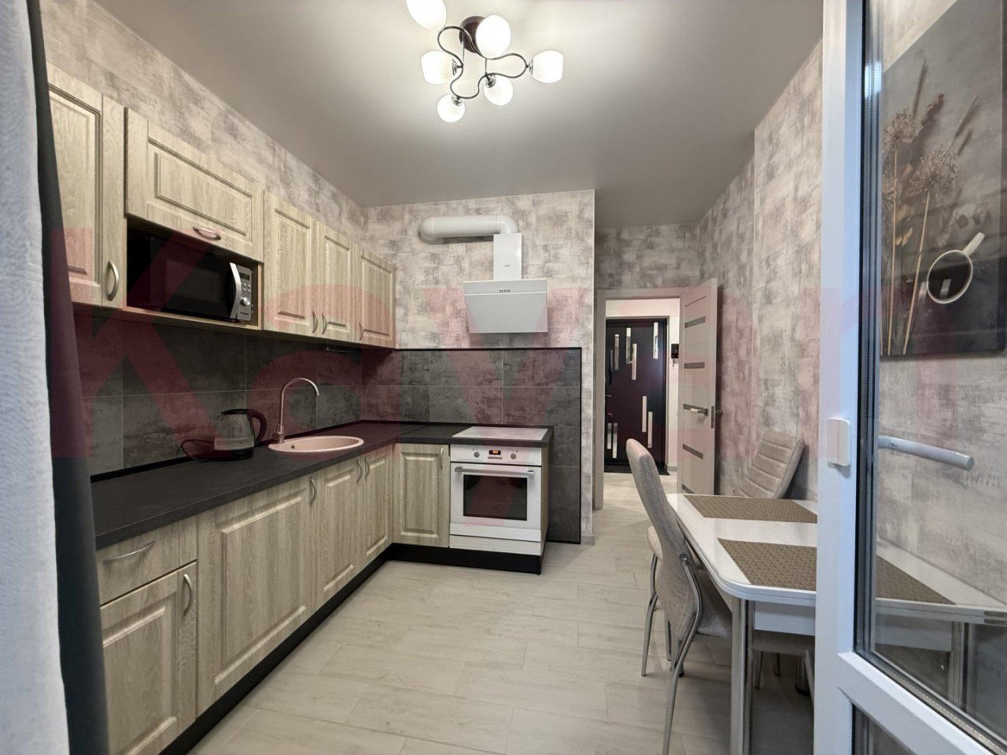 Сдать квартиру за 30 000 рублей на Российская ул.