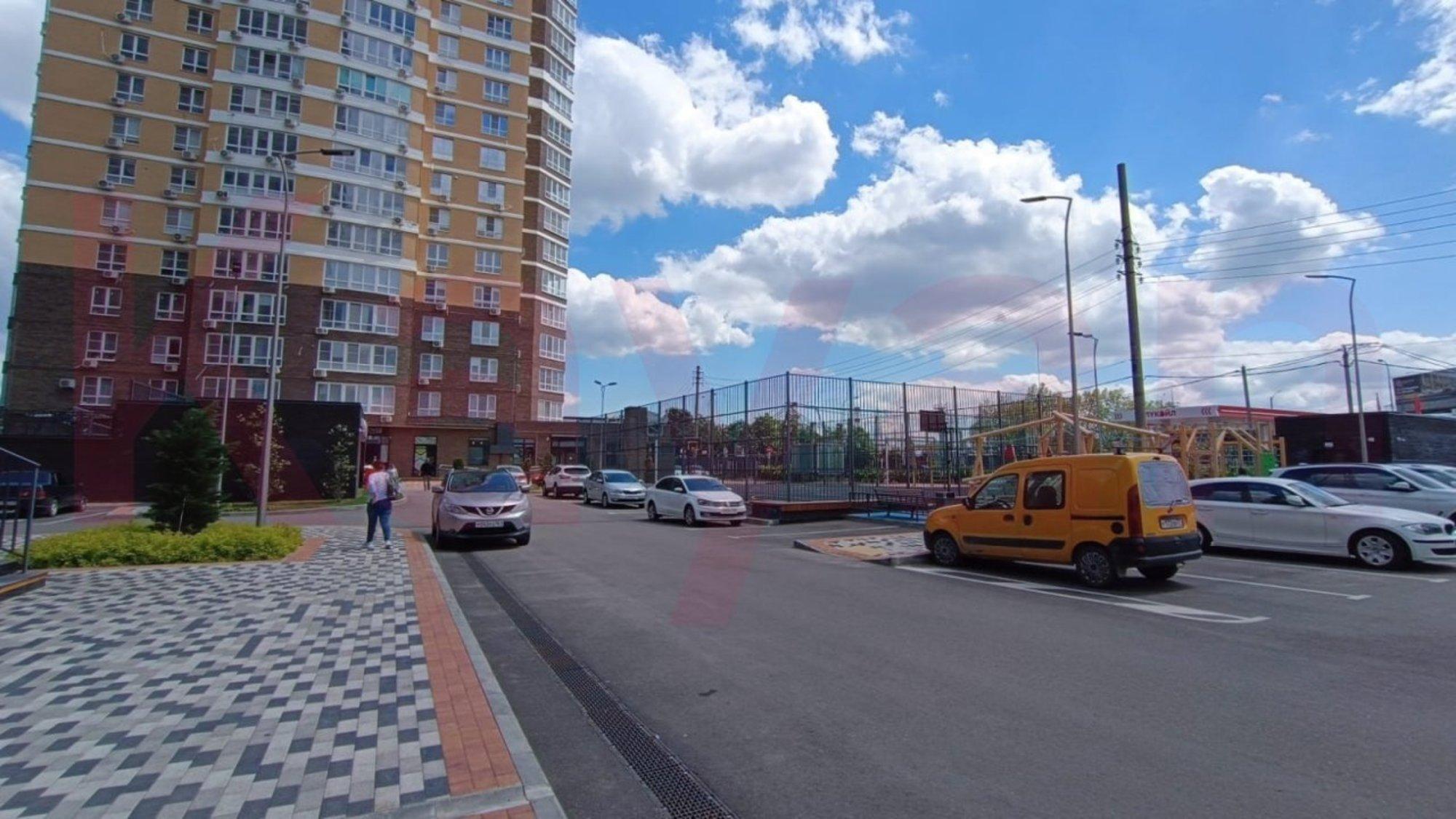 Купить гараж, место в паркинге за 2 100 000 рублей на Старокубанская ул.