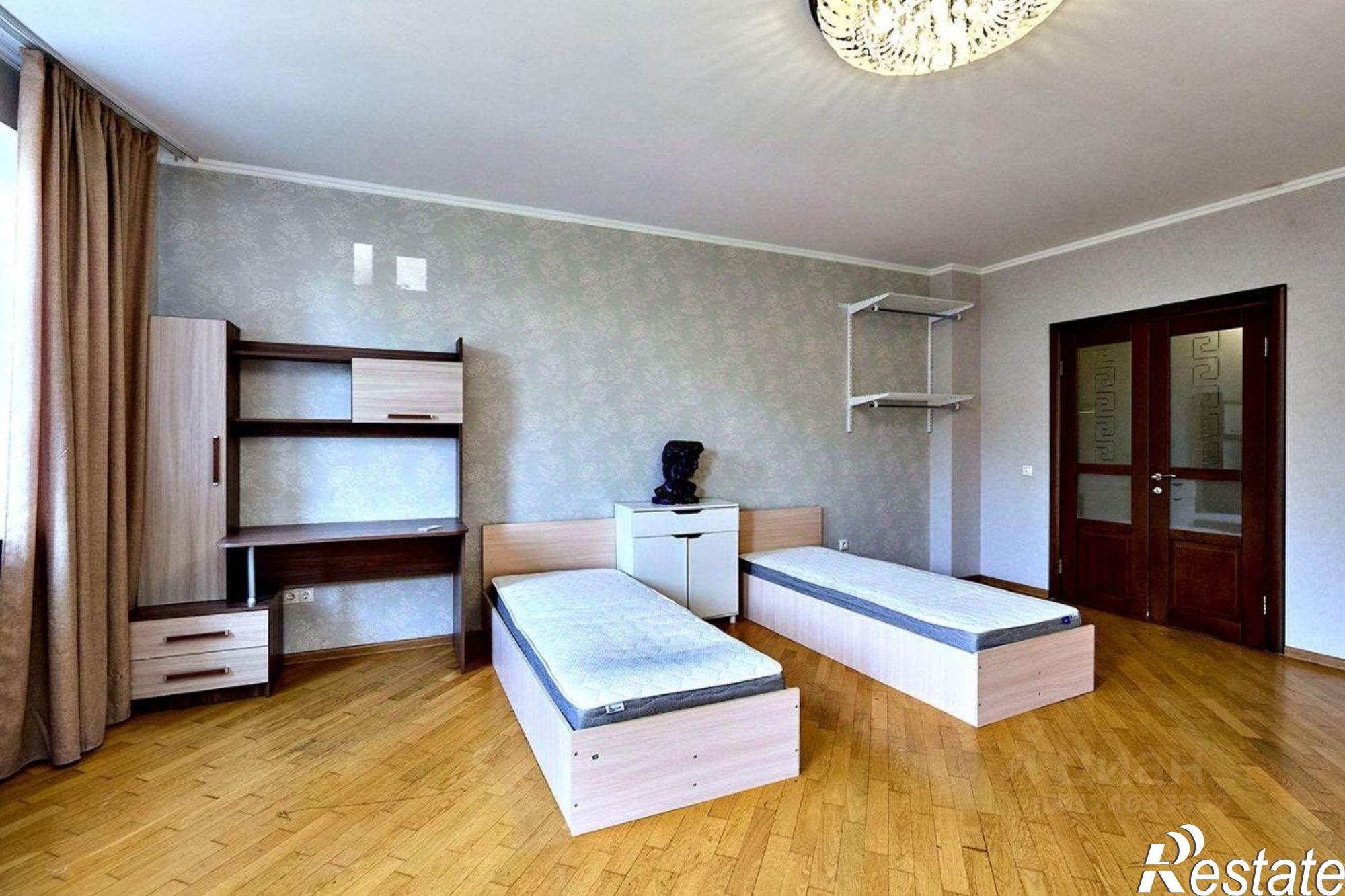 Купить квартиру за 13 500 000 рублей на ул Минская, 122/6