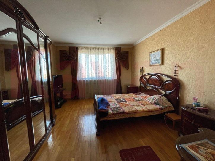 4-комн квартира Гимназическая ул.