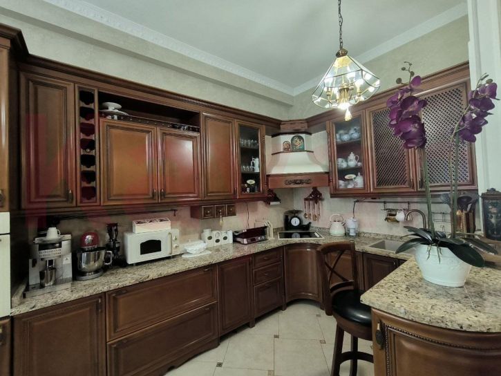 5-комн квартира им. Красина ул.