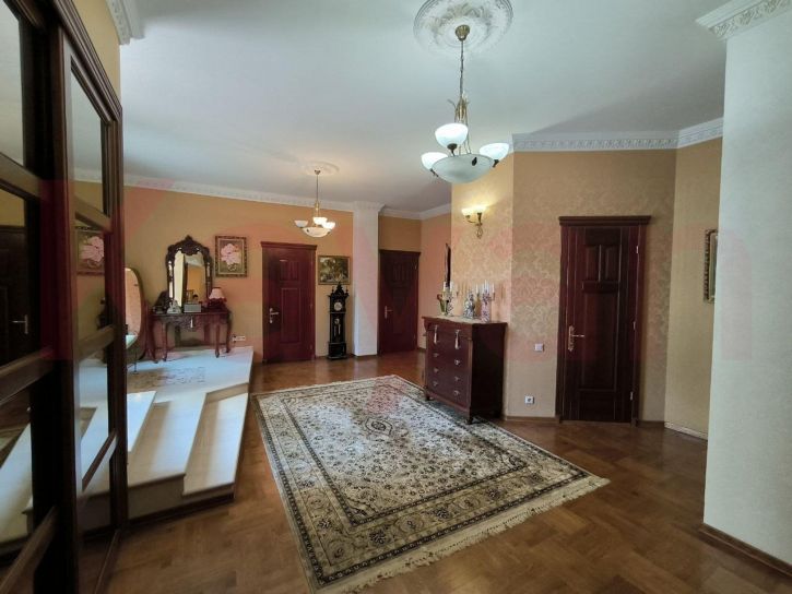 5-комн квартира им. Красина ул.