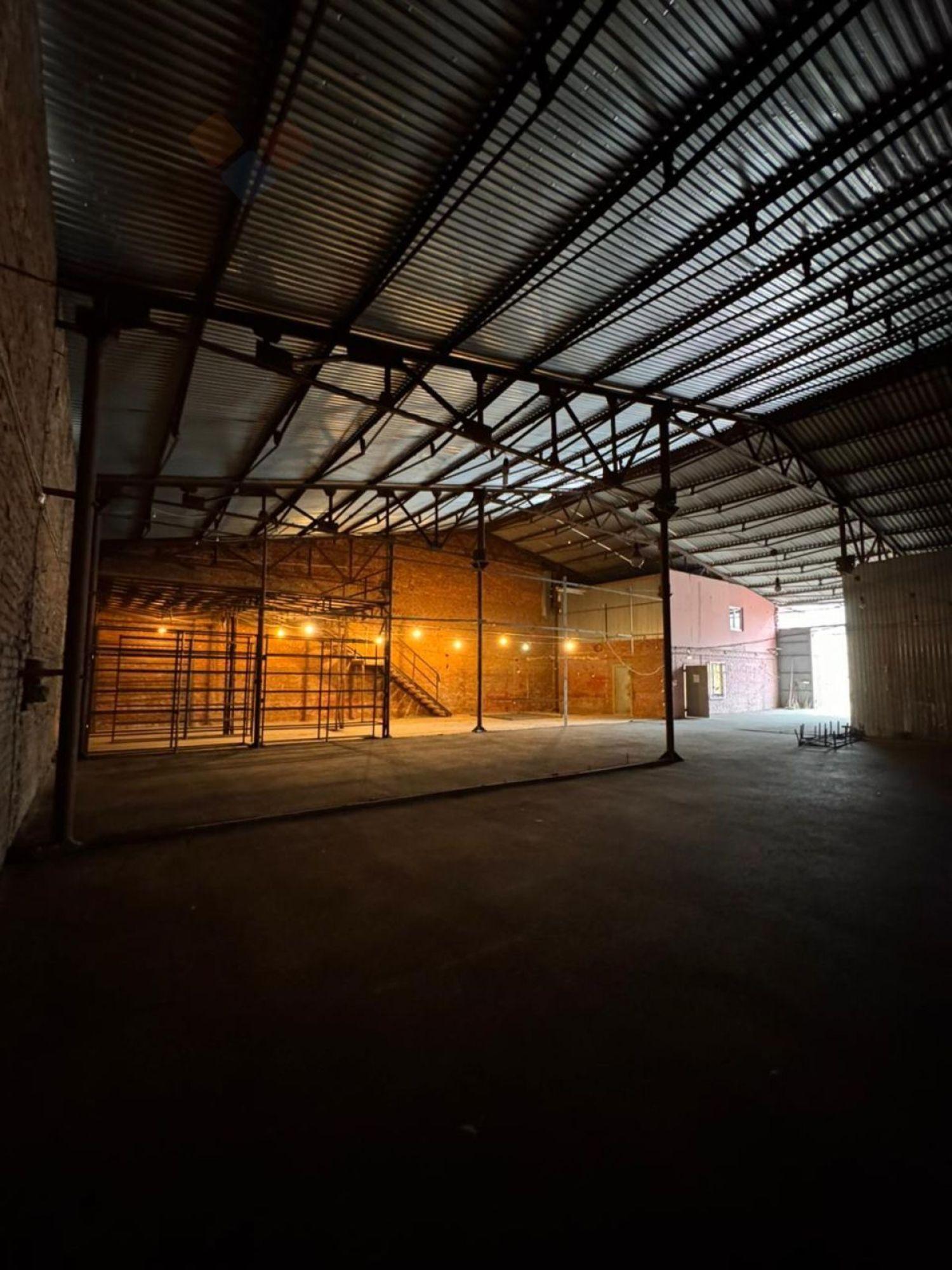 Сдать складское помещение за 300 000 рублей на Аэродромная ул, 168