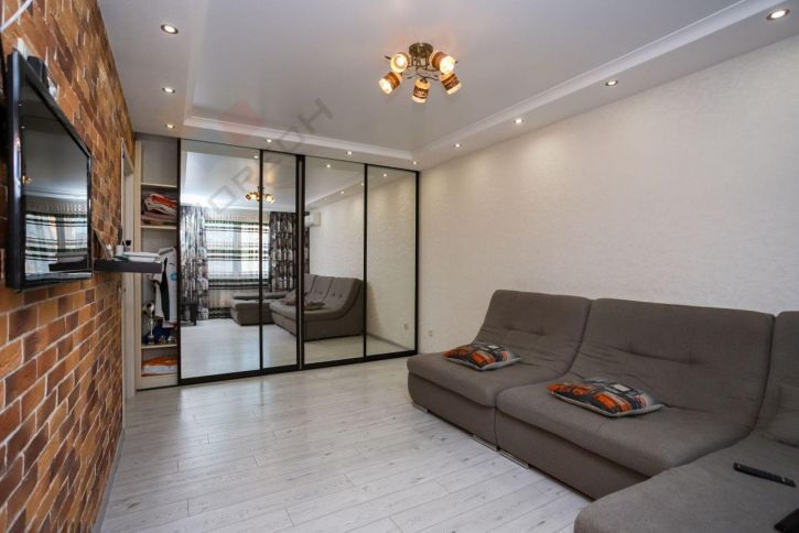 2-комн квартира Героя Сарабеева ул, 7