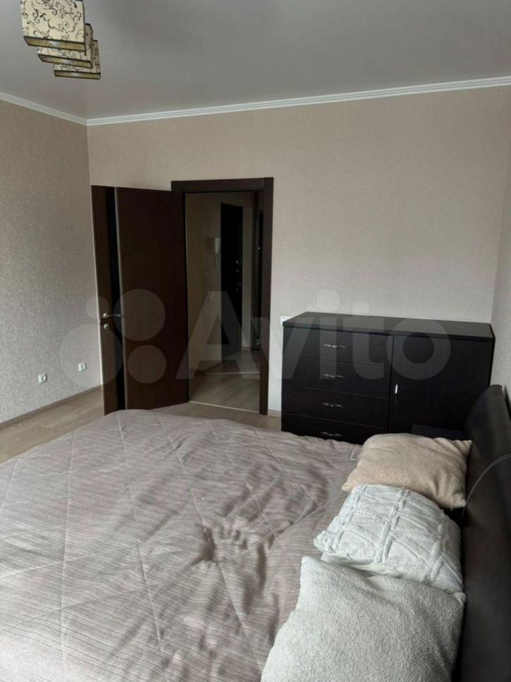 2-комн квартира Российская ул, 72/5