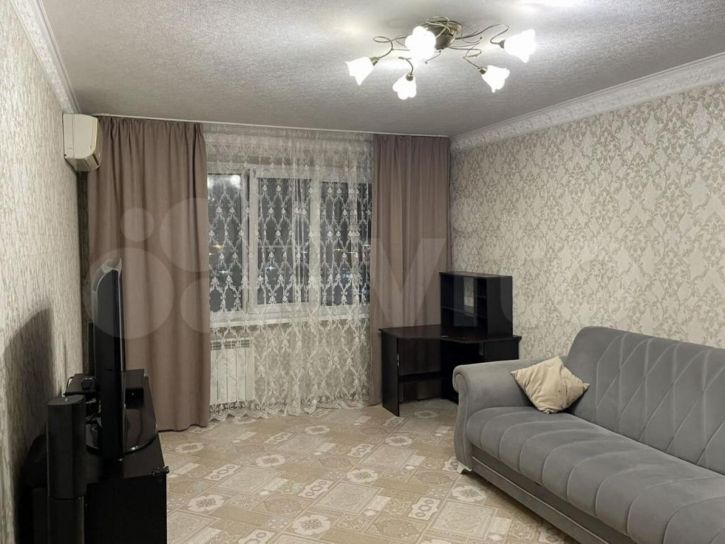 3-комн квартира Думенко ул, 10