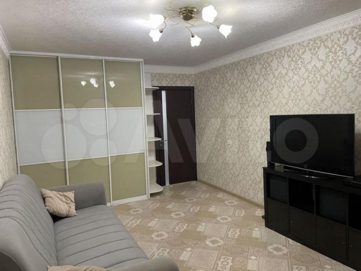 3-комн квартира Думенко ул, 10