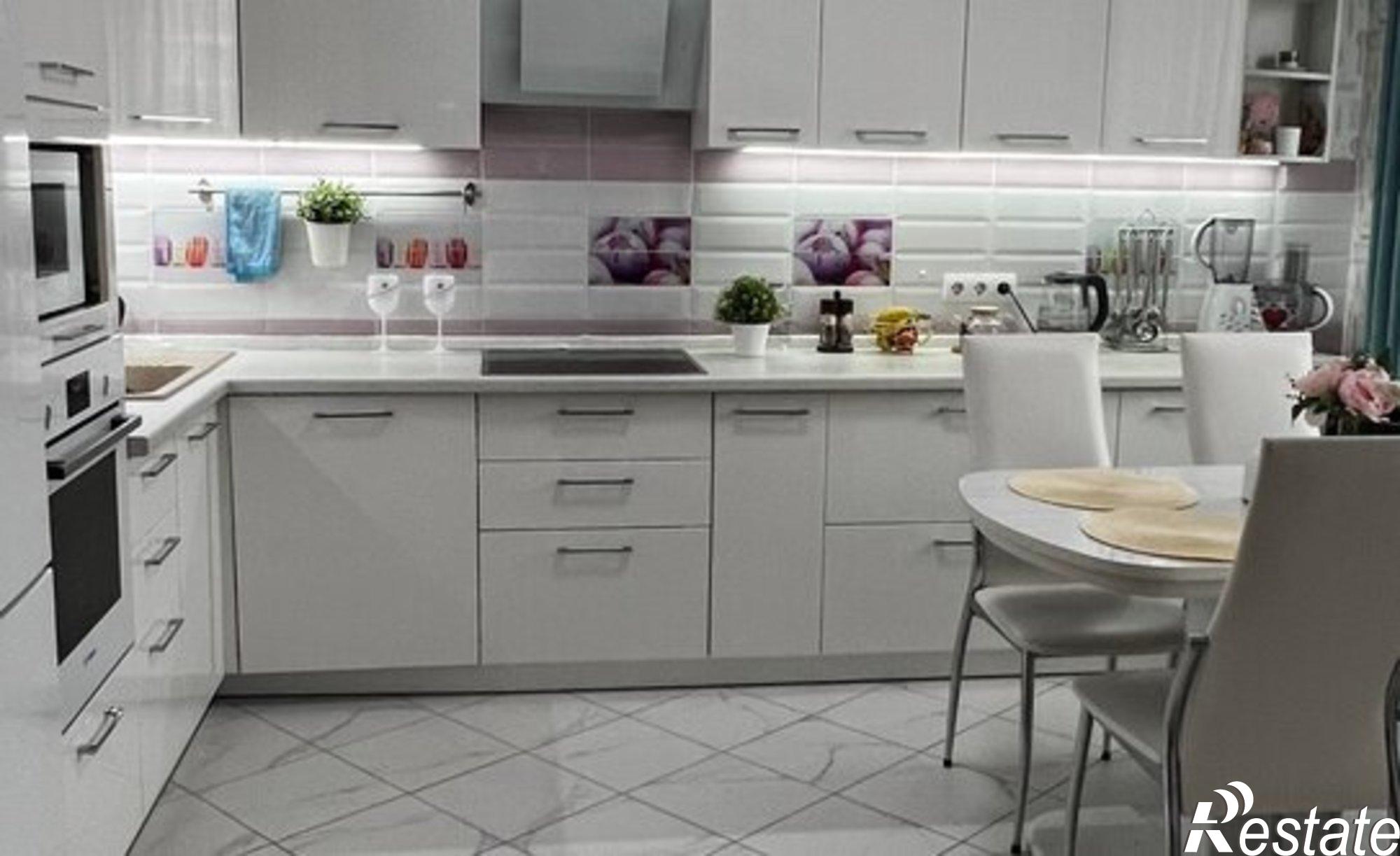 Купить квартиру за 7 700 000 рублей на улица Цезаря Куникова, 35