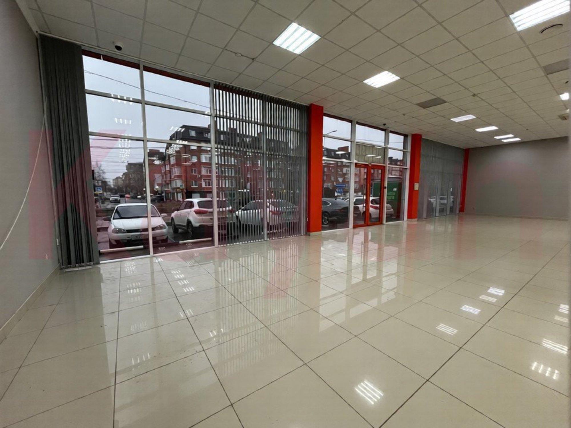 Сдать торговое помещение за 299 250 рублей на Московская ул.