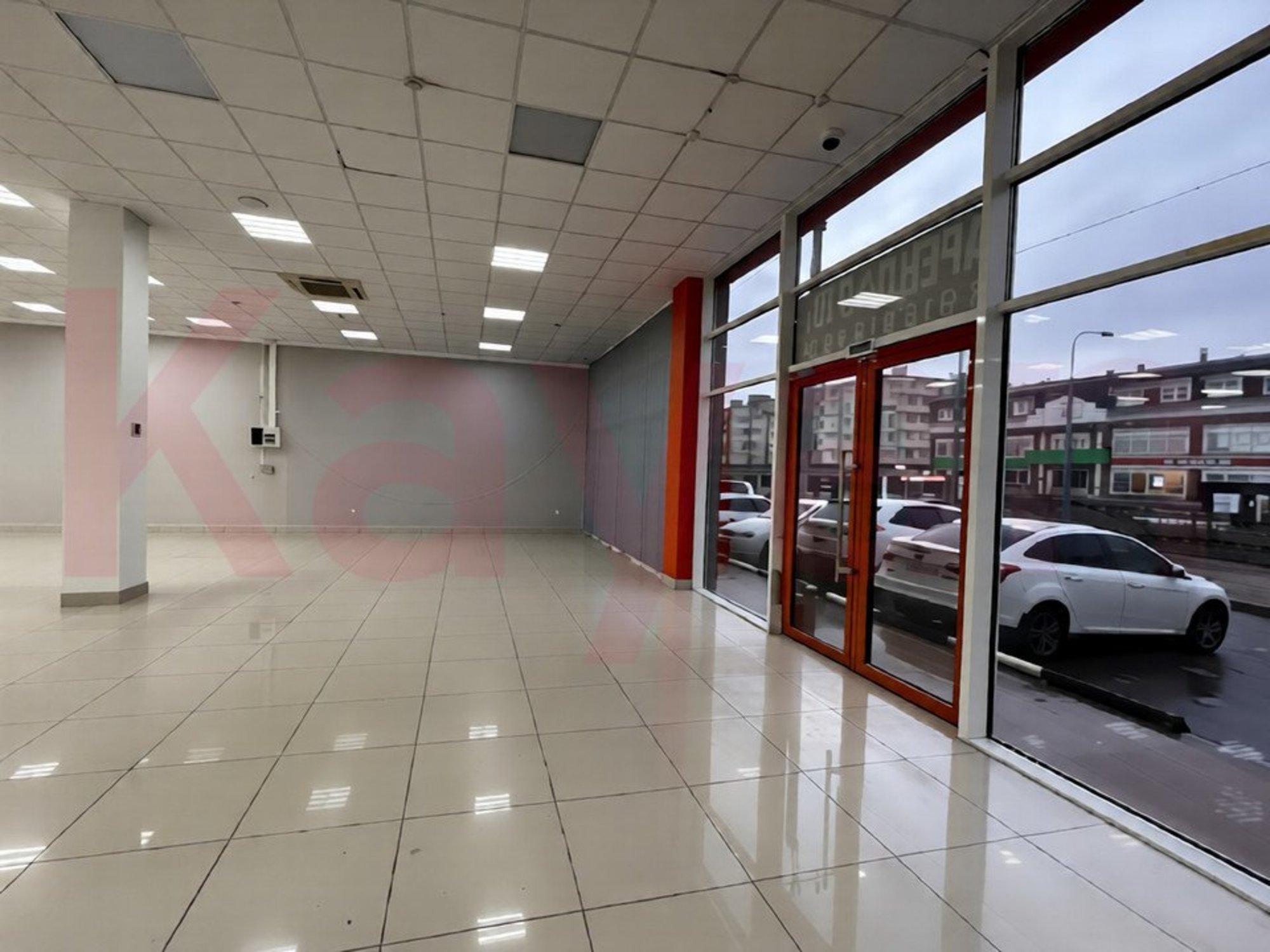 Сдать торговое помещение за 299 250 рублей на Московская ул.