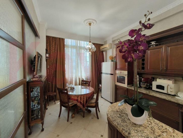 5-комн квартира им. Красина ул.