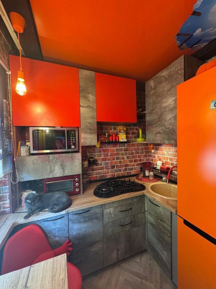 2-комн квартира Гидростроителей ул.