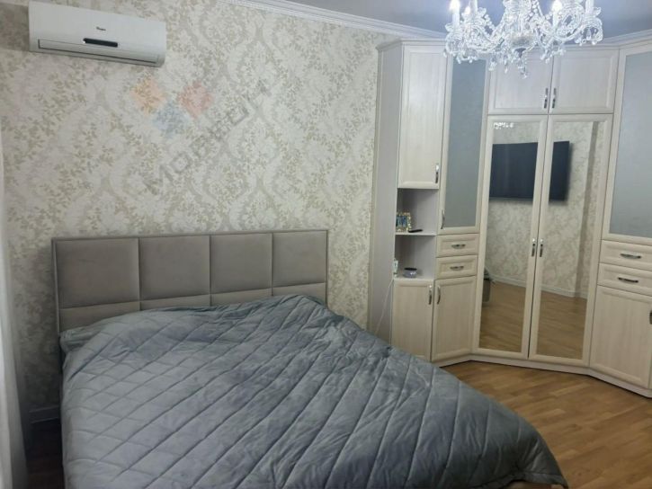 2-комн квартира им. 70-летия Октября ул, 1/2
