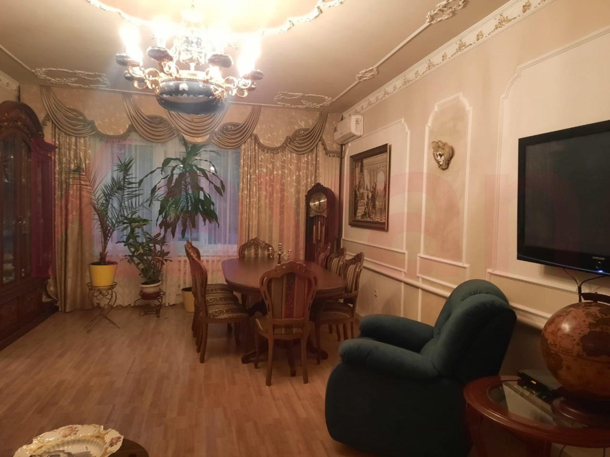 Купить дачу, дом, коттедж за 27 000 000 рублей на Красных Партизан ул.
