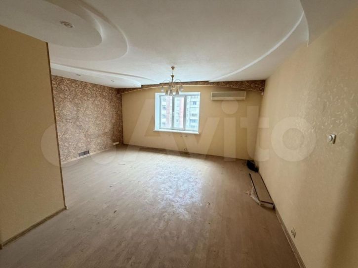 5-комн квартира Чекистов пр-кт, 1