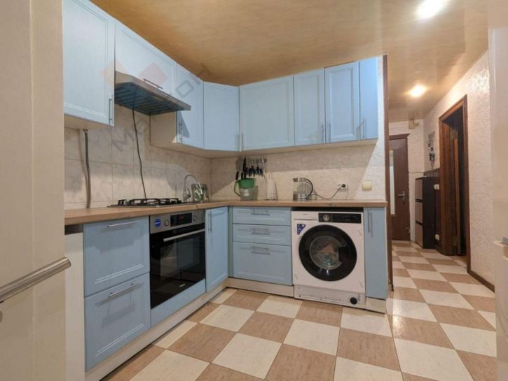 3-комн квартира Уральская ул, 172