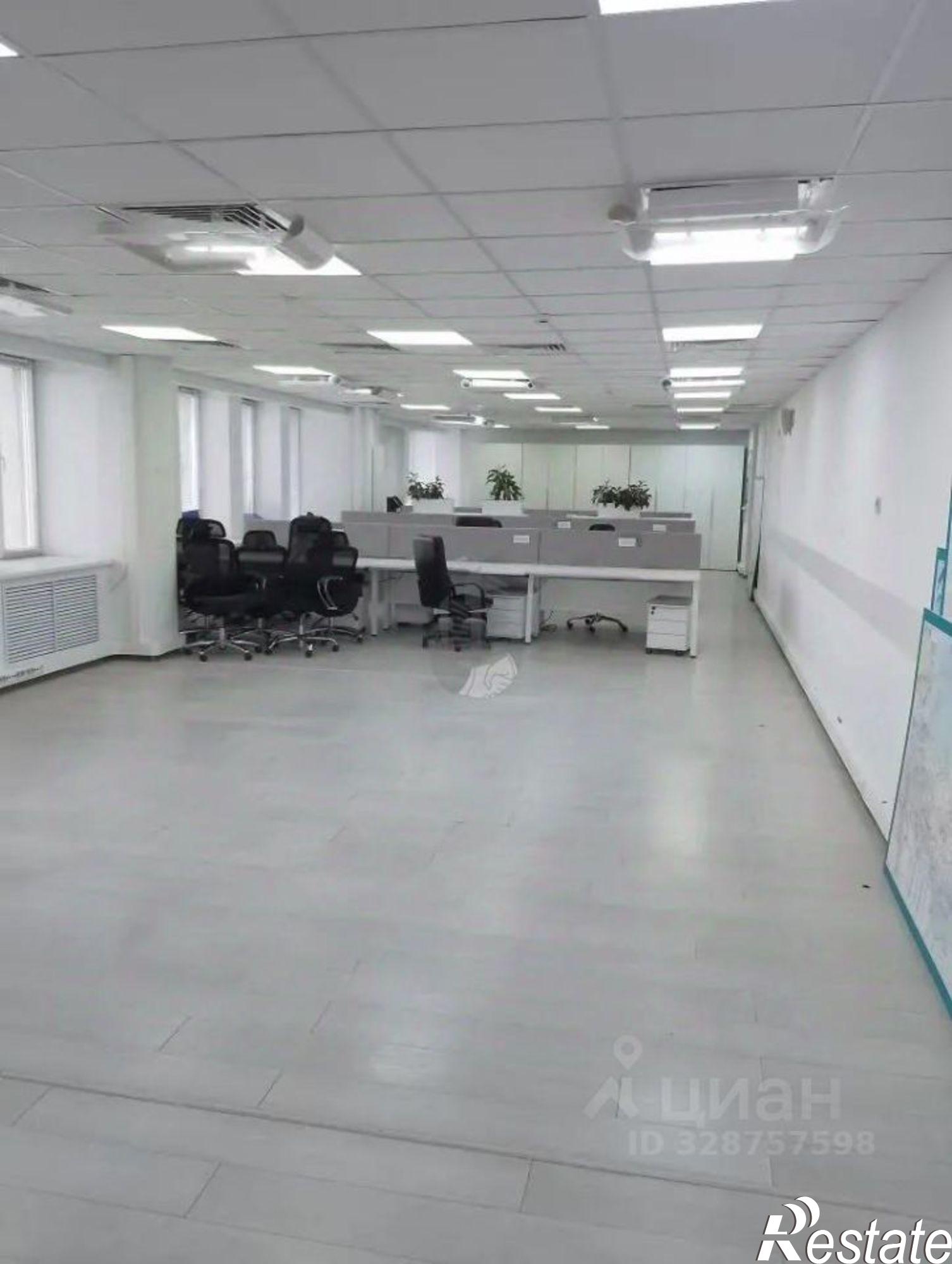 Купить офис, помещение под офис за 60 000 200 рублей на ул Красная, 118