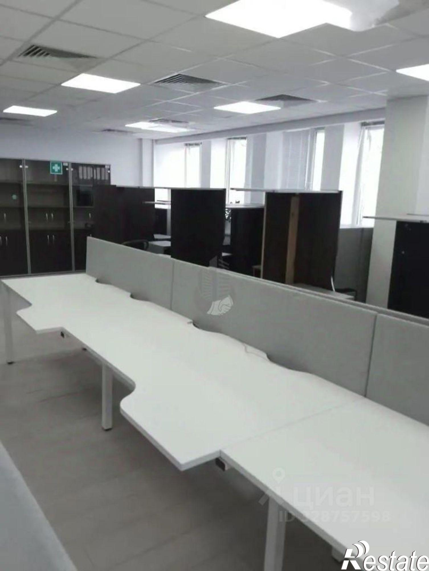 Купить офис, помещение под офис за 60 000 200 рублей на ул Красная, 118