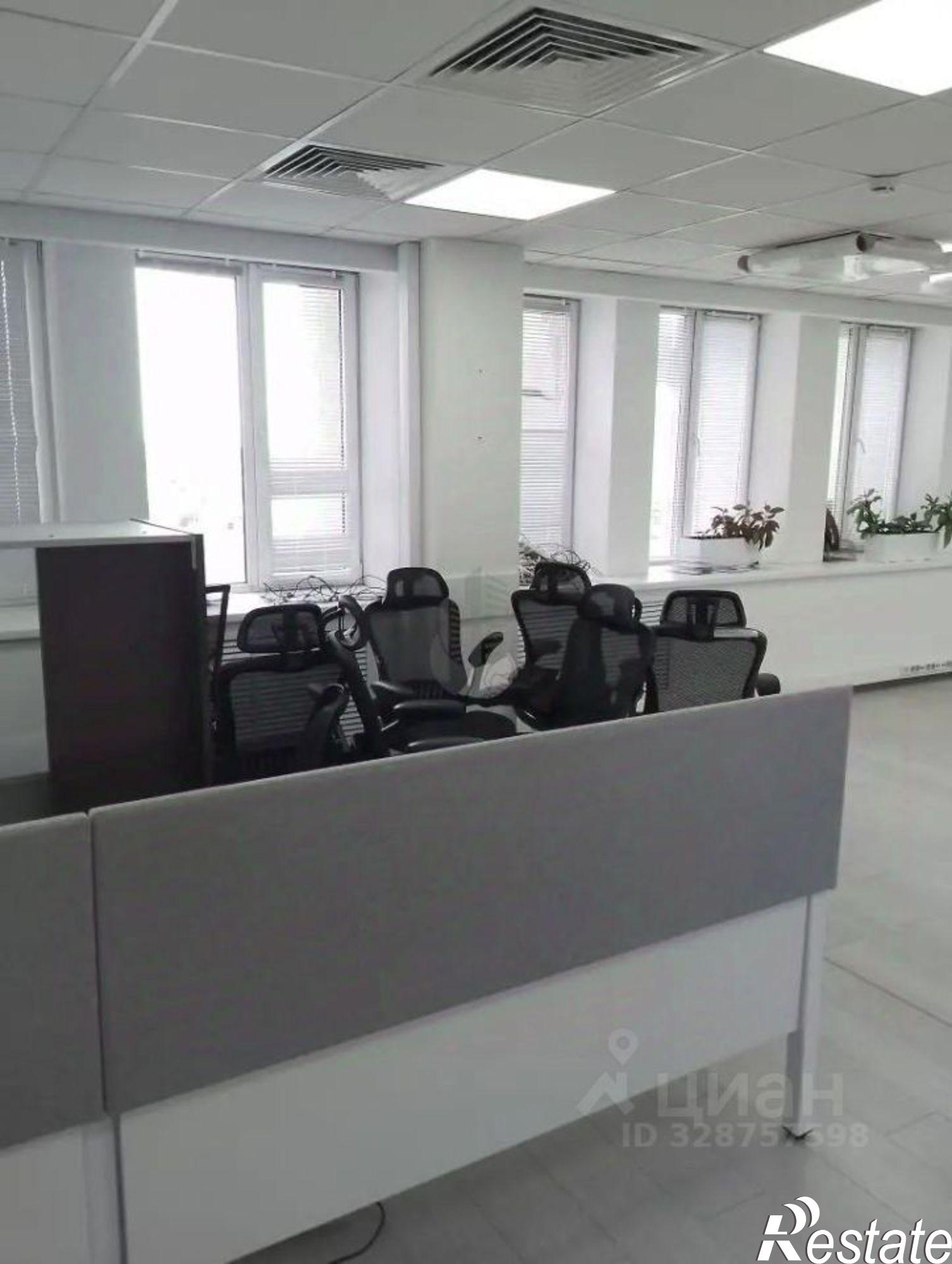 Купить офис, помещение под офис за 60 000 200 рублей на ул Красная, 118