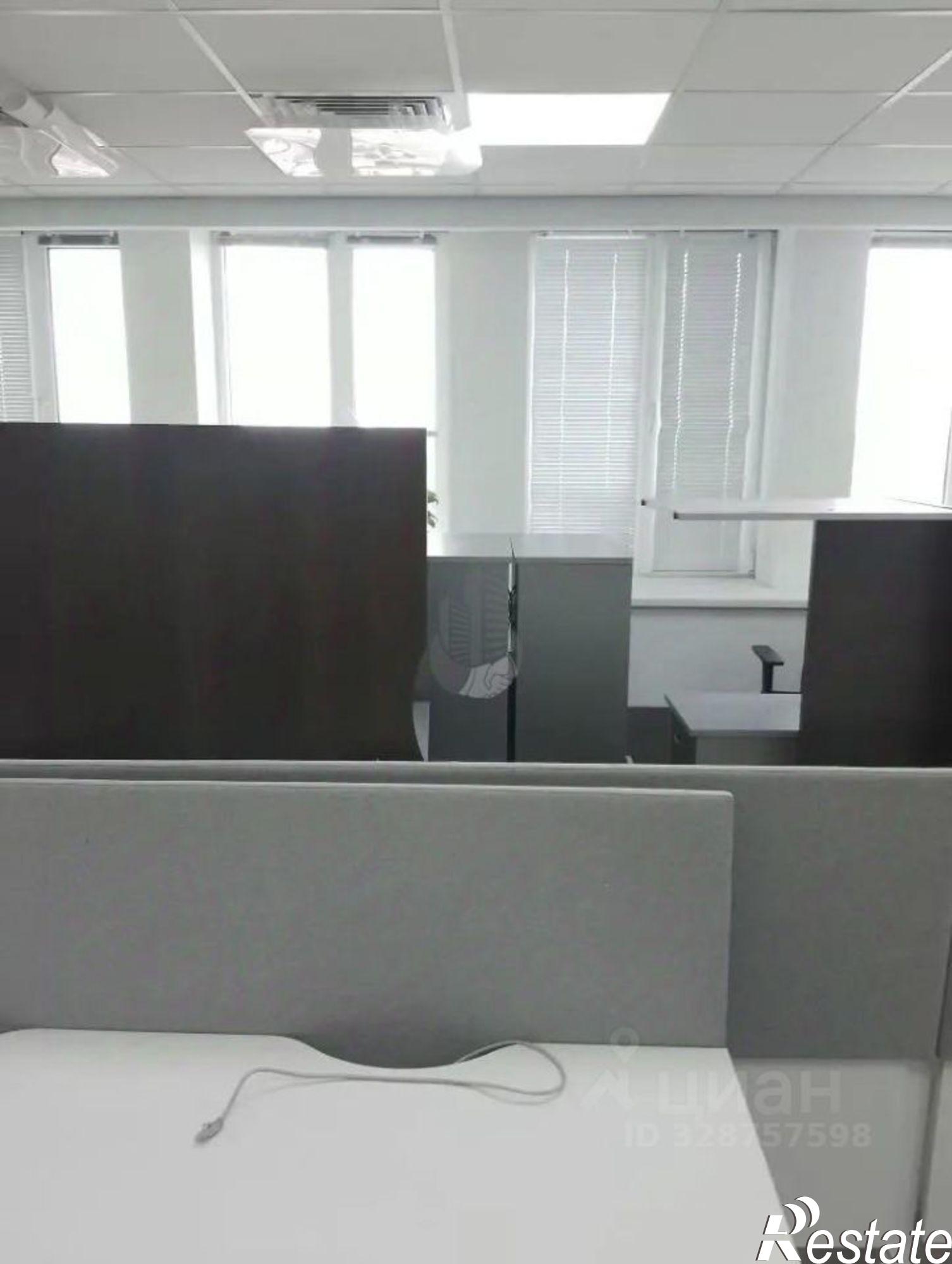 Купить офис, помещение под офис за 60 000 200 рублей на ул Красная, 118