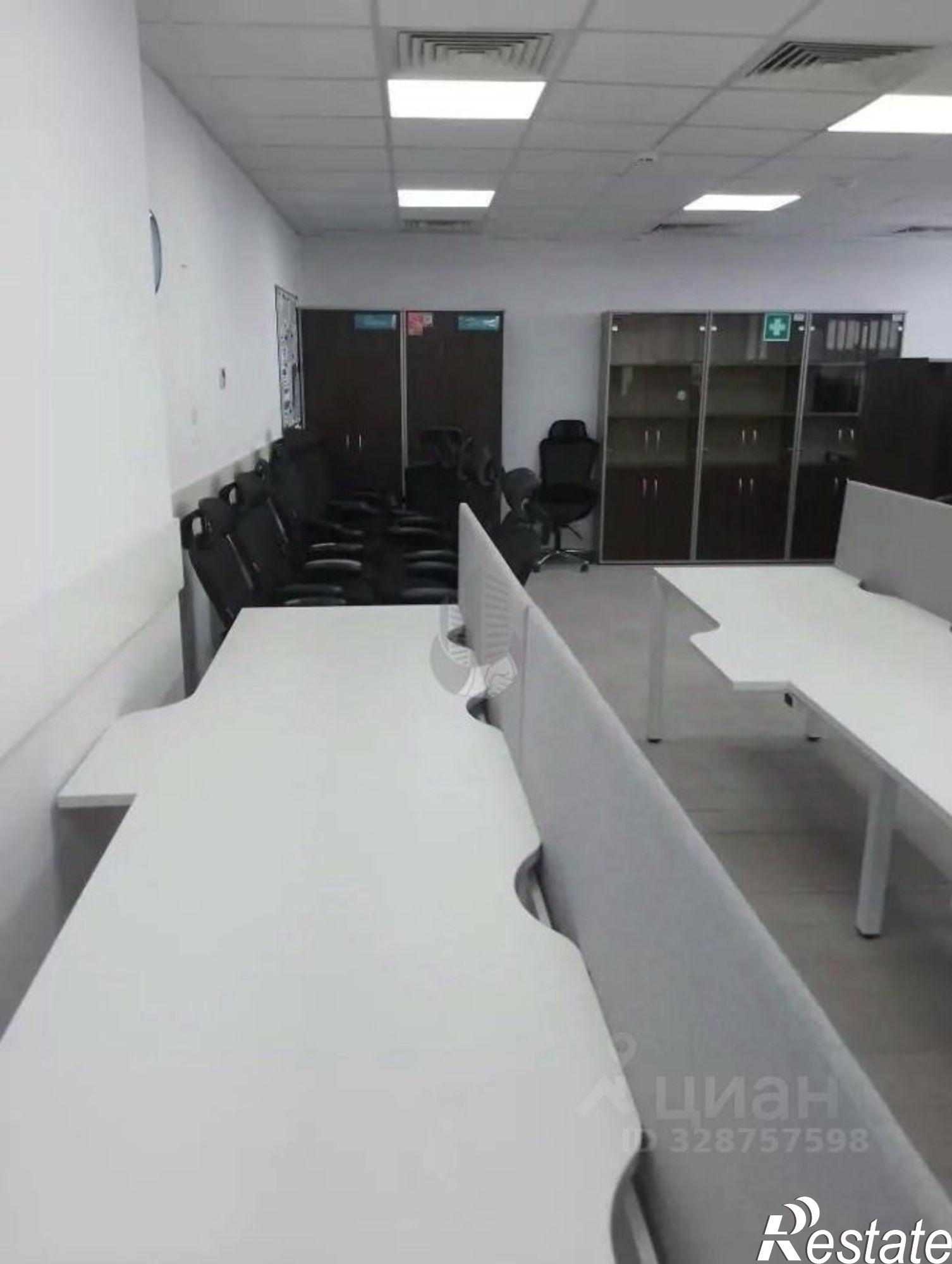 Купить офис, помещение под офис за 60 000 200 рублей на ул Красная, 118