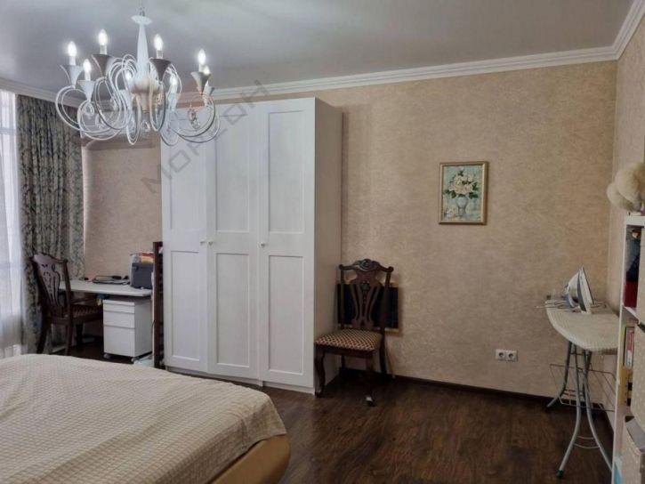 2-комн квартира Думенко ул, 21