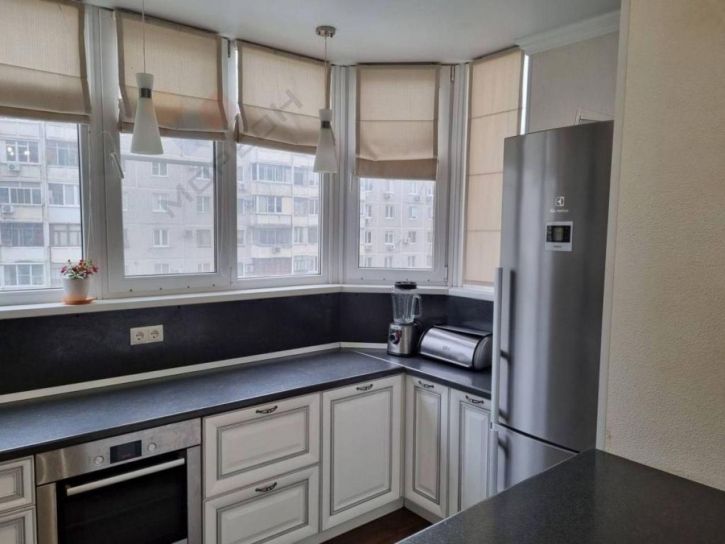 2-комн квартира Думенко ул, 21