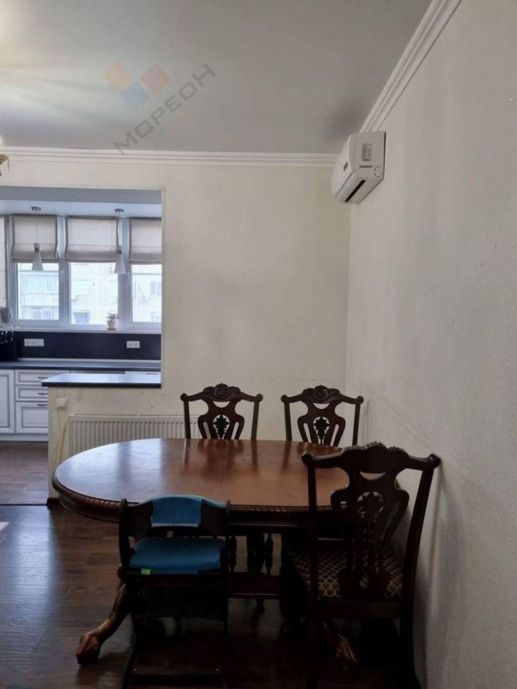 2-комн квартира Думенко ул, 21