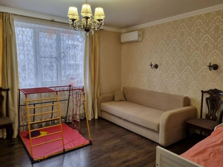 2-комн квартира Думенко ул, 21