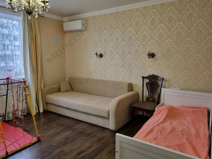 2-комн квартира Думенко ул, 21