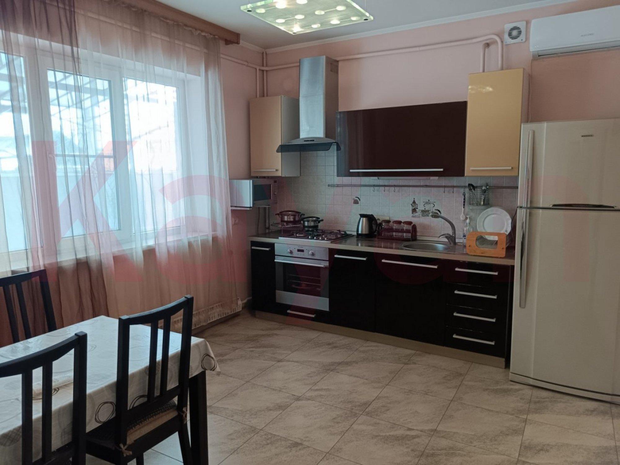 Сдать дачу, дом, коттедж за 100 000 рублей на Тихий пер.