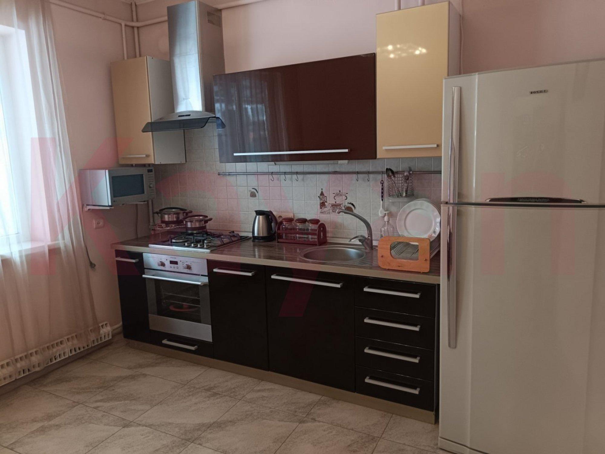 Сдать дачу, дом, коттедж за 100 000 рублей на Тихий пер.