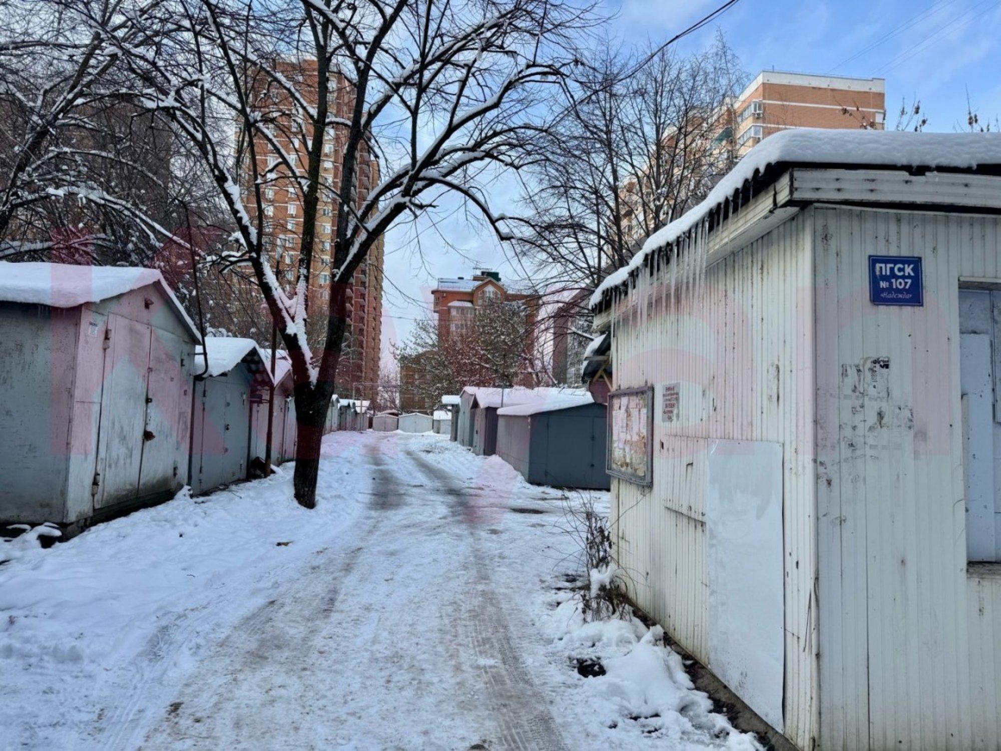 Купить гараж, место в паркинге за 900 000 рублей на им. Игнатова ул.