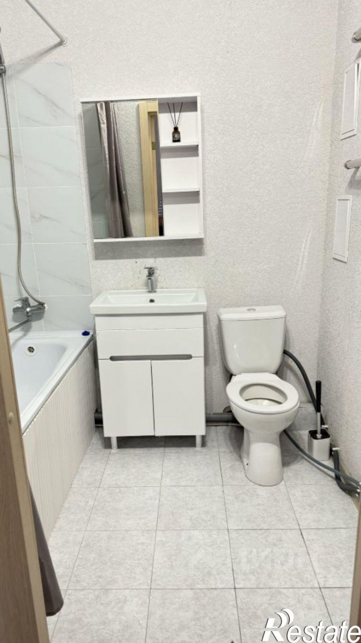 2-комн квартира ул им. лётчика Позднякова, 2 1,  д. 2 1,  к. 1