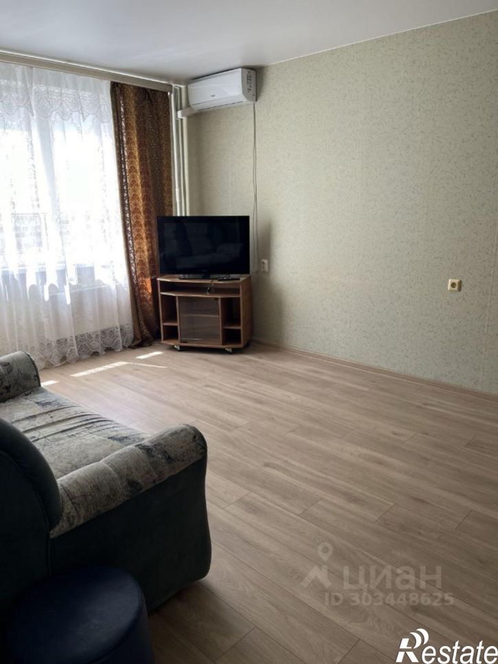 2-комн квартира проспект Чекистов, 40,  д. 40