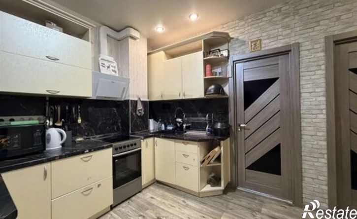 2-комн квартира Заполярная улица, 52,  д. 52