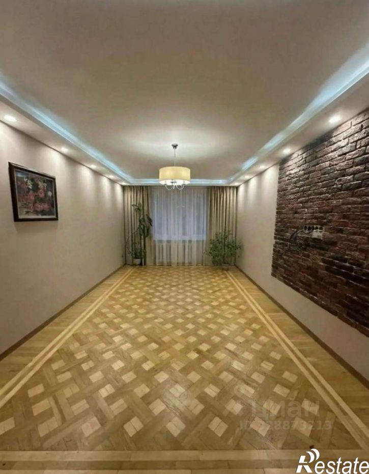 3-комн квартира улица 70 лет Октября, 2,  д. 2