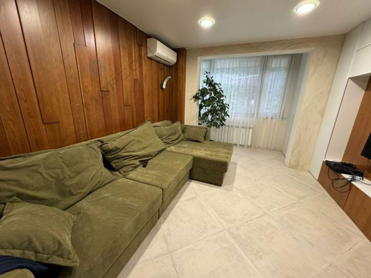4-комн квартира Селезнёва ул, 206