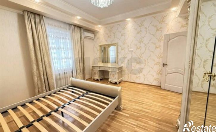 5-комн квартира улица 1 Мая, 286/1,  д. 286/1
