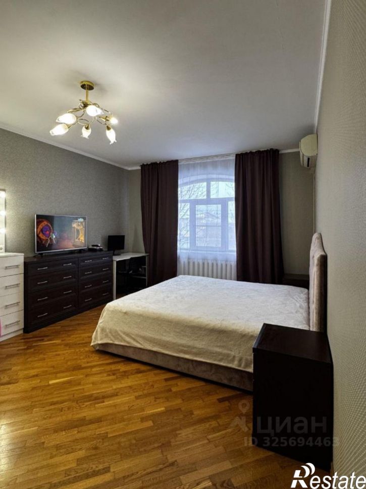 3-комн квартира улица Думенко, 2,  д. 2
