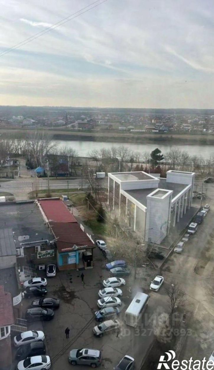 2-комн квартира улица 70 лет Октября, 4,  д. 4