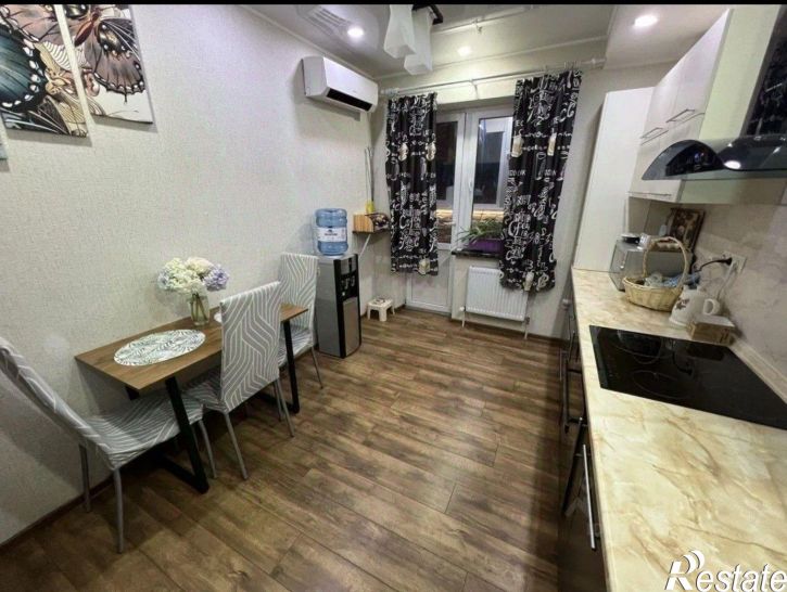2-комн квартира Российская улица, 267/3 к1,  д. 267/3 к1