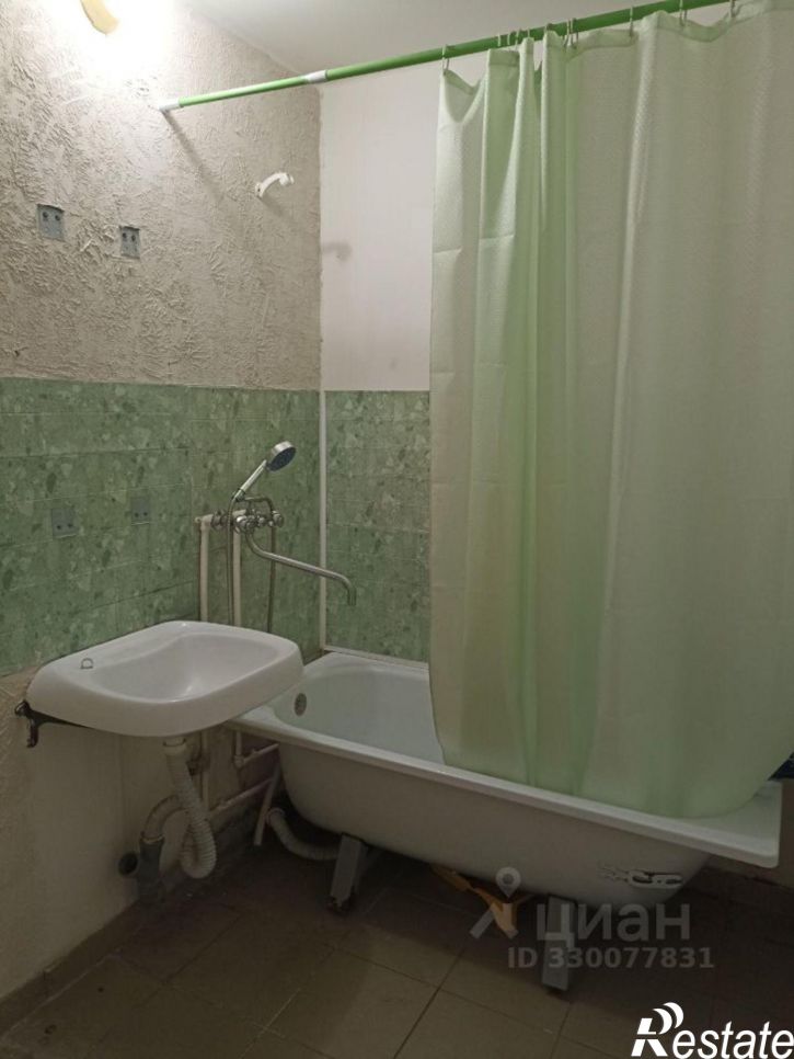 2-комн квартира улица Карякина, 27,  д. 27