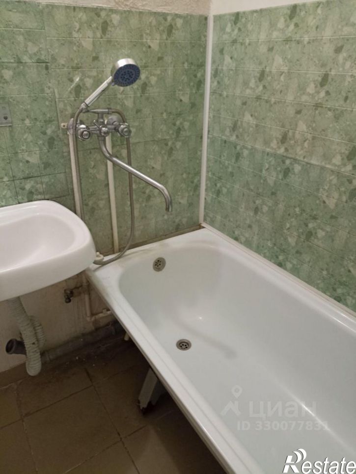 2-комн квартира улица Карякина, 27,  д. 27