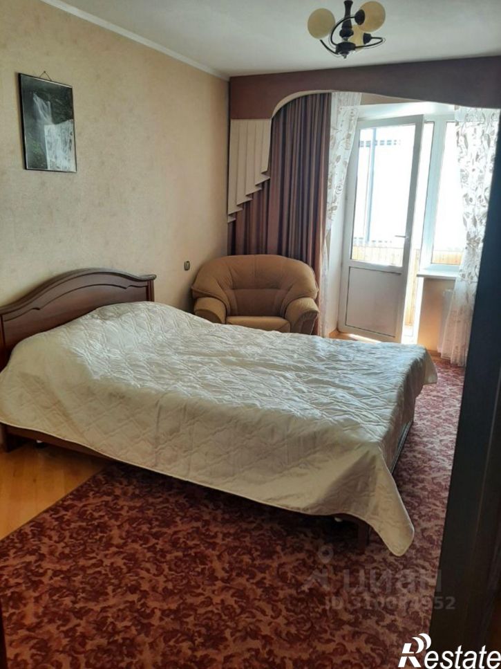 3-комн квартира проспект Чекистов, 33,  д. 33