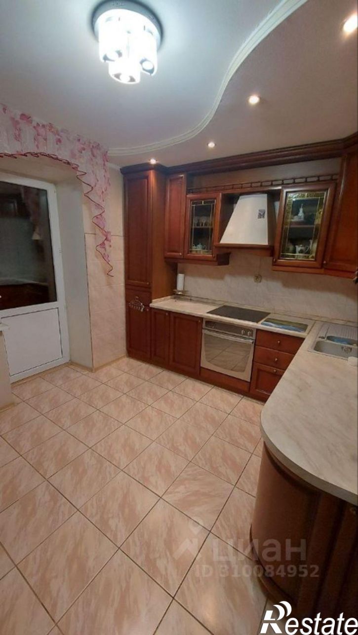 3-комн квартира проспект Чекистов, 33,  д. 33