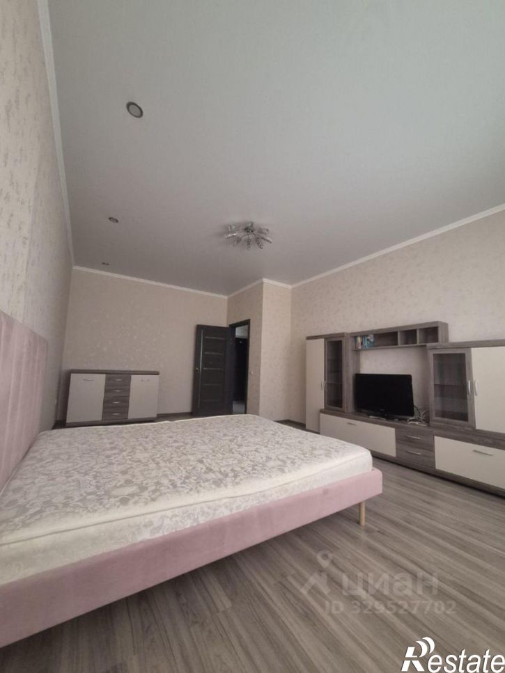 1-комн квартира ул им. 70-летия Октября, 1/3,  д. 1/3