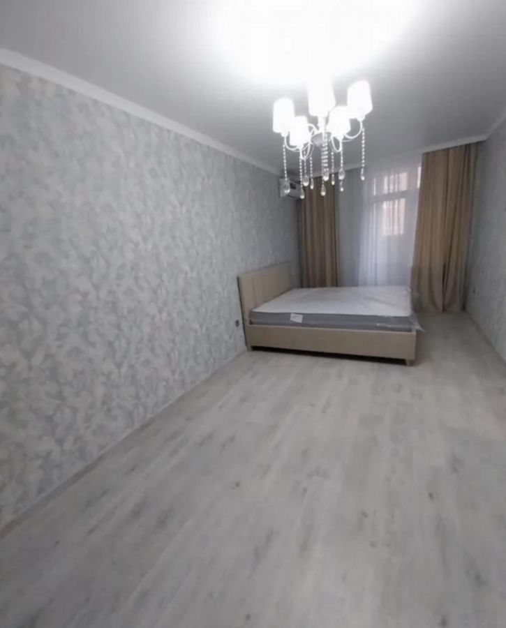 3-комн квартира улица имени Героя Георгия Бочарникова, 12